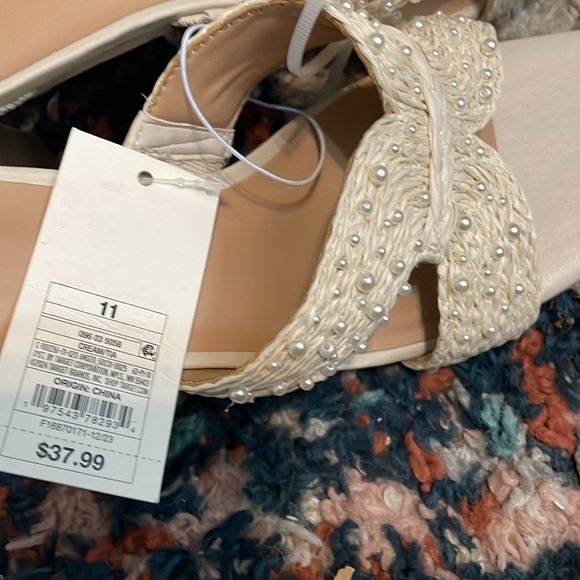 Beautiful Cream Open Back High Sandals! Simply Gorgeous! - Picture 5 of 7